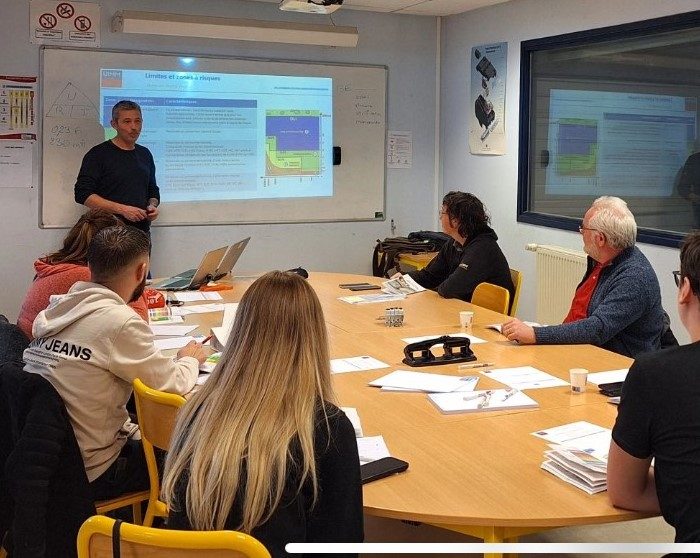 Session de formation aux habilitations électriques animée par Evotechnik